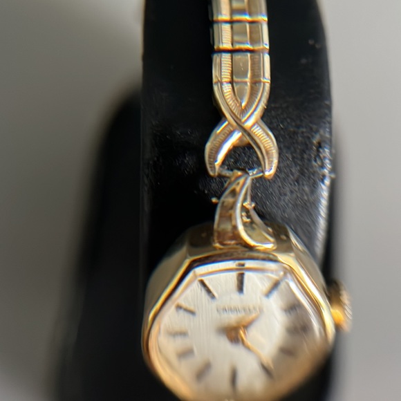 Caravelle Gold Tone Ladies Vintage Watch - Picture 13 of 15